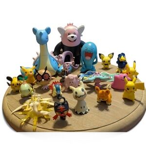 Pokemon 21 Figure Lot TOMY Jazwares WCT Pikachu Mewtwo Lapras BeWear Torchic